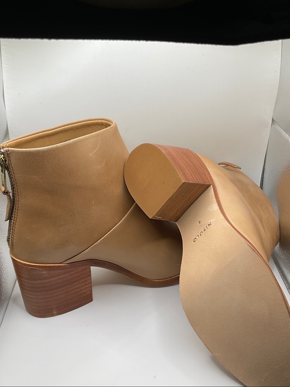 Nisolo NEW with Dustbag Chestnut Leather Ankle Booties, Size 8 - Picture 5 of 6
